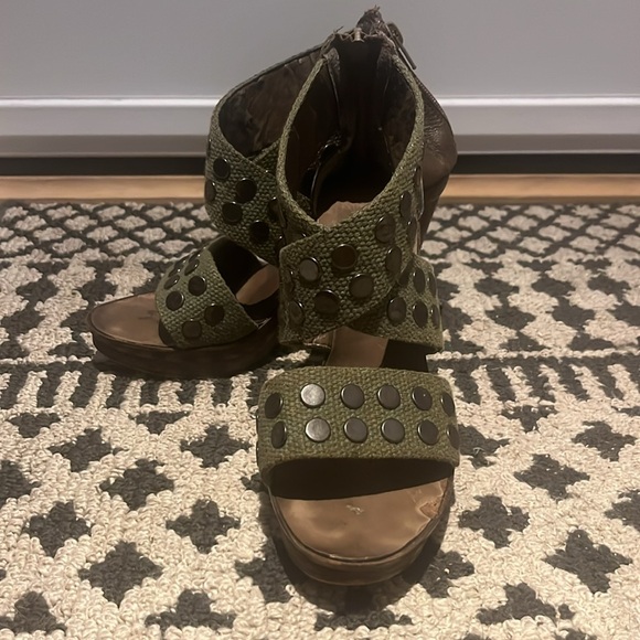 EUC Town Shoes Army Green Sandals - Picture 2 of 4